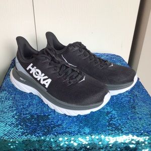 NWOT HOKA ProFly size 8 women’s sneaker (charity sale purchase)
